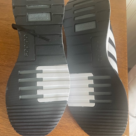 Brand New never worn Addidas tennis shoes - Picture 3 of 3